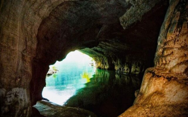 Dark-Bright-Cave-Halong-Bay-Hanoi