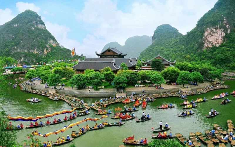 Day-Trip-To-Hoa-Lu-TrangAn-Bich-Dong