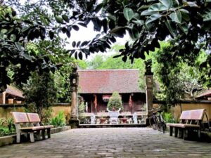 Duong-Lam-Ancient-Village-Hanoi-Half-Day-City-Tour