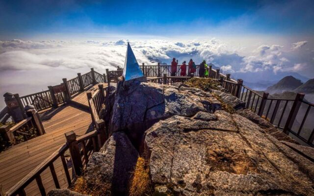 Fanxipang-Peak-By-Cable-Car-Hanoi