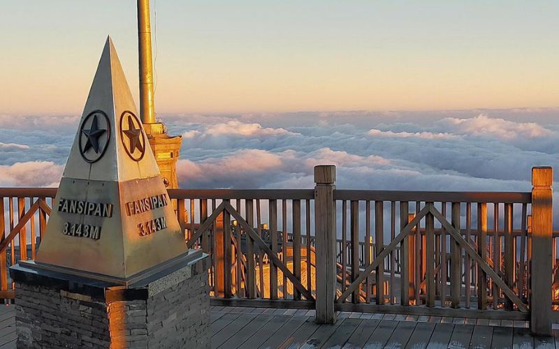 Fanxipang-Peak-By-Cable-Car-Hanoi