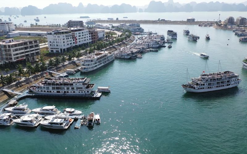 Halong-Bay-Luon-Cave-By-Kayaking-Titop-Island