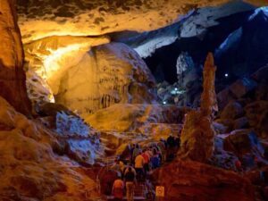 Halong-Bay-Sung-Sot-Cave-Hanoi