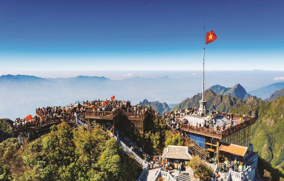 Hanoi-Sapa-Cat-Cat-Fansipan-2D1N-Private-Tour