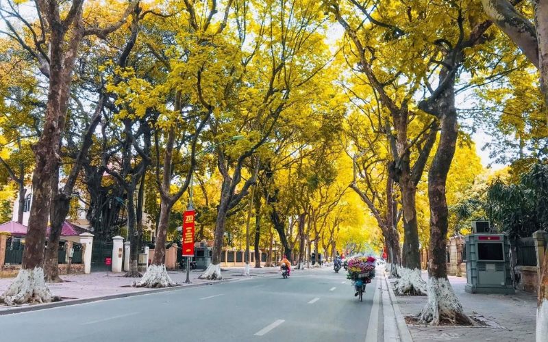 Ho-Chi-Minh-Fly-To-Hanoi