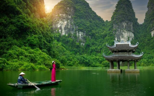 Hoa-Lu-Temple-Mua-Cave -Trang-An-Ecosystem