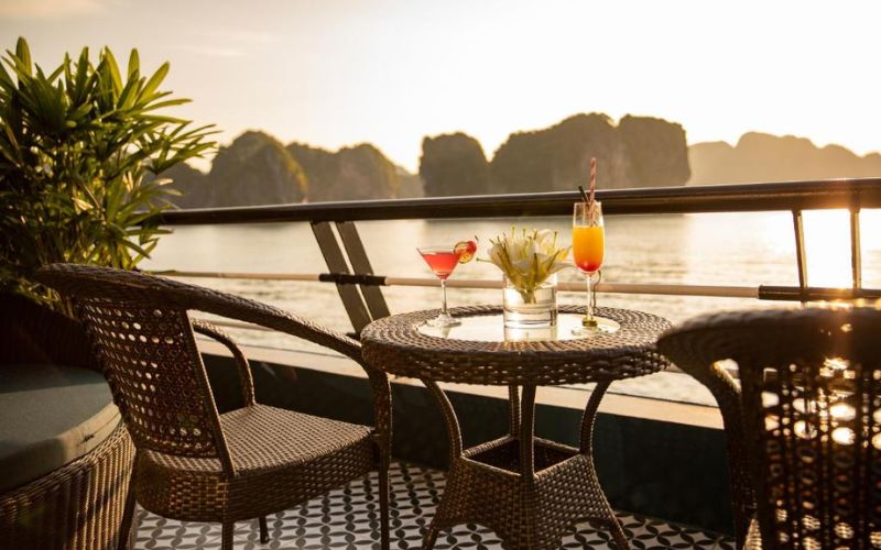 Lan-Ha-Bay-Halong-Bay-Hanoi
