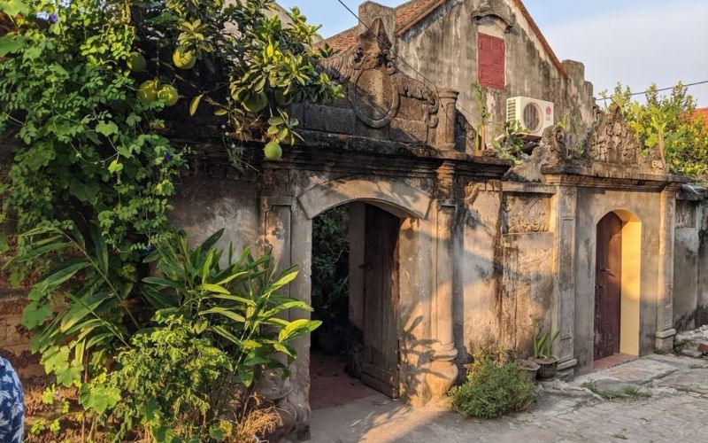 The-Ancient-Beauty-Of-Duong-Lam-Ancient-Village-Private-Tour