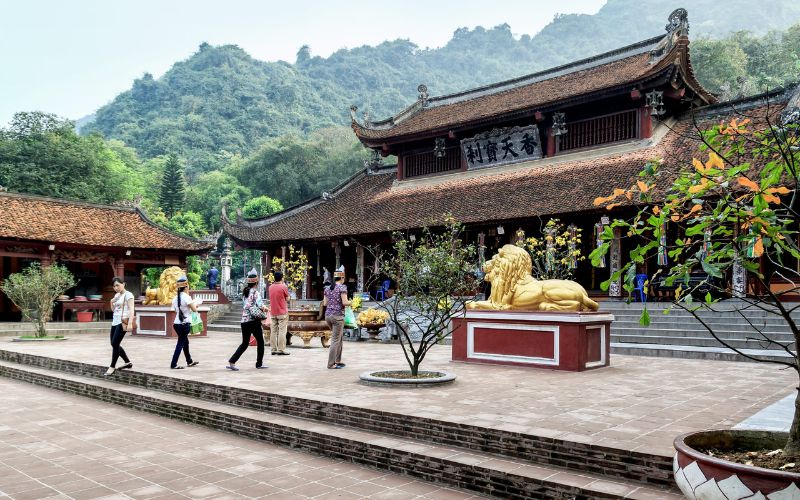 The-Beauty-Of-Perfume-Pagoda.