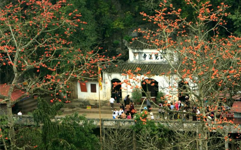 The-Mystical-Beauty-Of-Perfume-Pagoda-Private-Tour