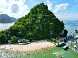 Titop-Island-Tuan-Chau-Port-Hanoi