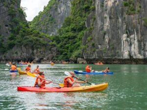 Visit-Viet-Hai-Village-Kayak-In-Lan-Ha-Bay-BreakfastLunchDinner