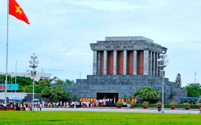 5-Days-Hanoi-Ninh-Binh-Halong-Overnight-On-Cruise-Discovery-2