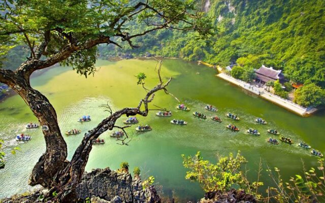 5-Days-Hanoi-Ninh-Binh-Halong-Overnight-On-Cruise-Discovery-3