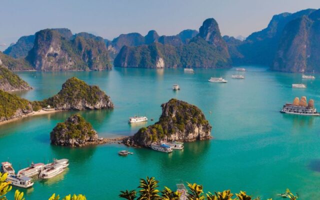 5-Days-Hanoi-Ninh-Binh-Halong-Overnight-On-Cruise-Discovery-4