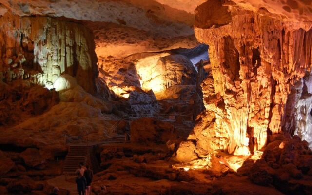 5-Days-Hanoi-Ninh-Binh-Halong-Overnight-On-Cruise-Discovery-5